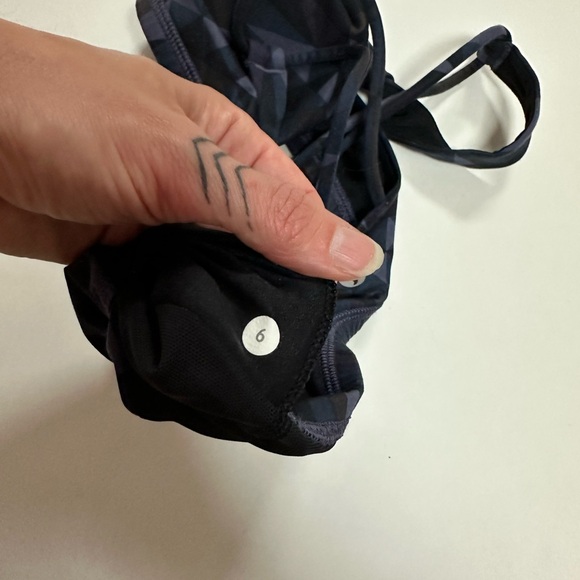 Lululemon Bra Size 6 - Picture 5 of 5